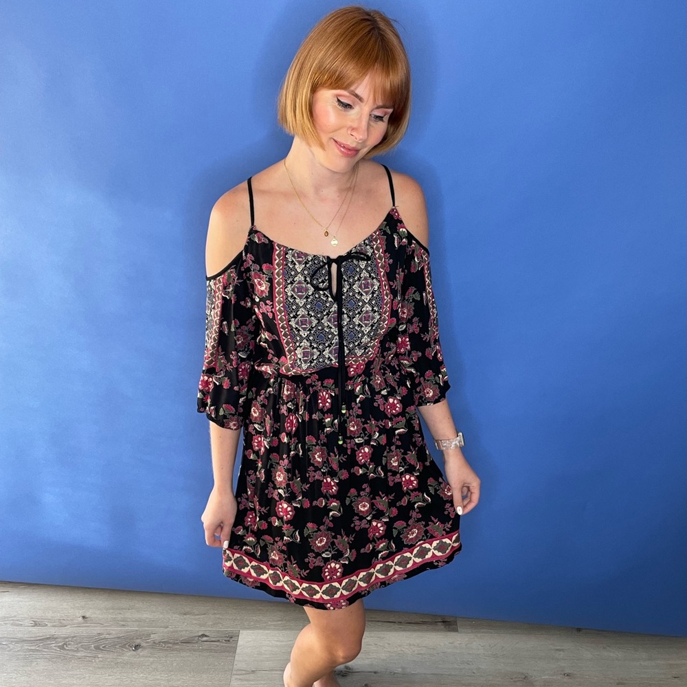 Urban Outfitters cold shoulder boho black patterned dress!